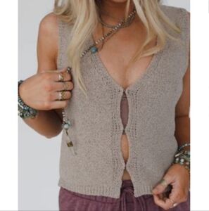 3BN Zenana "Maddy" Sweater Vest Small Light Mocha Beige Hook & Eye Closure